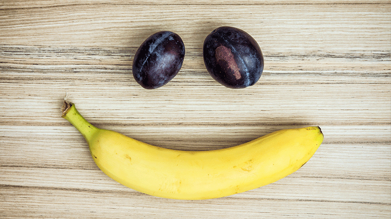 香蕉和葡萄的笑脸